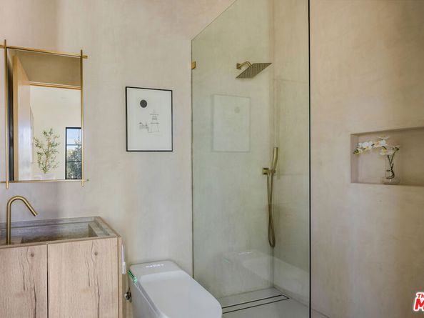 4029 East Boulevard, Los Angeles CA 90066