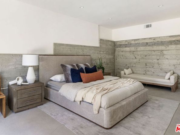 957 Manzanita Street, Los Angeles CA 90029