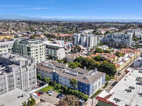 1756 Essex St. 311, San Diego CA 92103