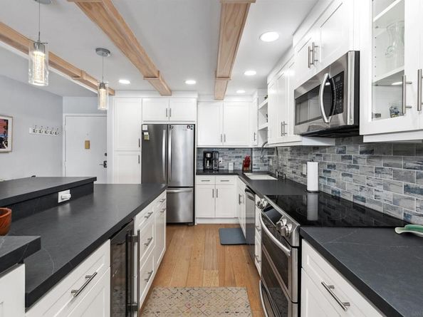 4944 Cass St. 407, San Diego CA 92109