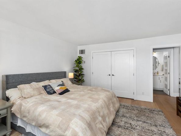 4944 Cass St. 407, San Diego CA 92109