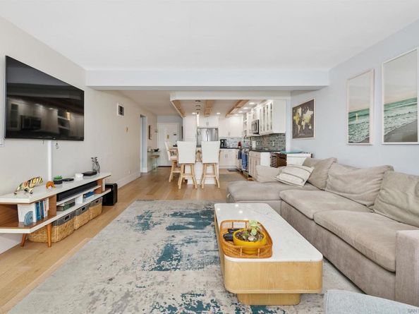 4944 Cass St. 407, San Diego CA 92109