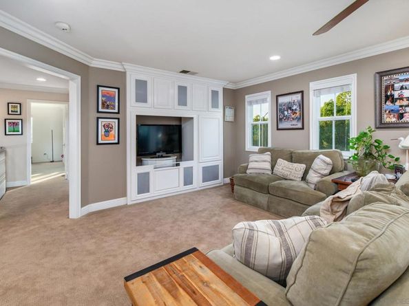 5255 Greenwillow Ln, San Diego CA 92130