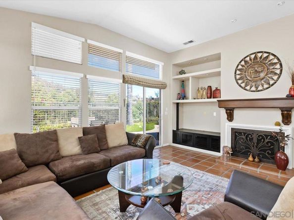 2385 Amber Oak Ln, Escondido CA 92027