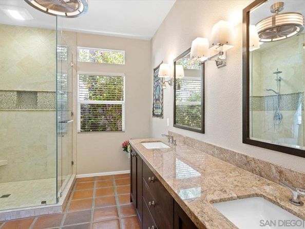 2385 Amber Oak Ln, Escondido CA 92027