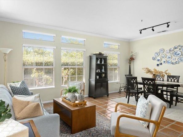 2385 Amber Oak Ln, Escondido CA 92027