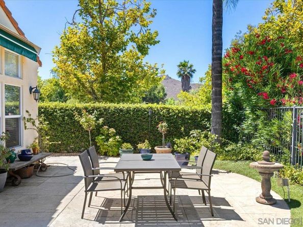 2385 Amber Oak Ln, Escondido CA 92027