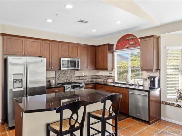 2385 Amber Oak Ln, Escondido CA 92027