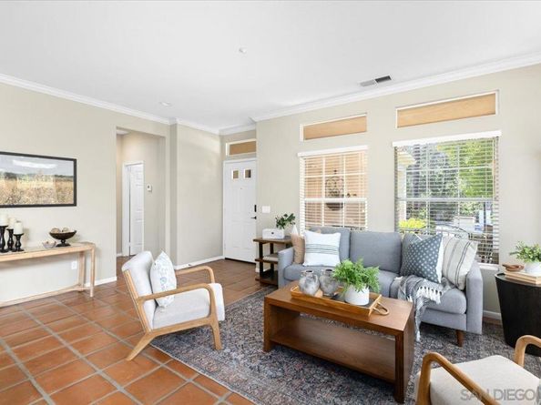 2385 Amber Oak Ln, Escondido CA 92027