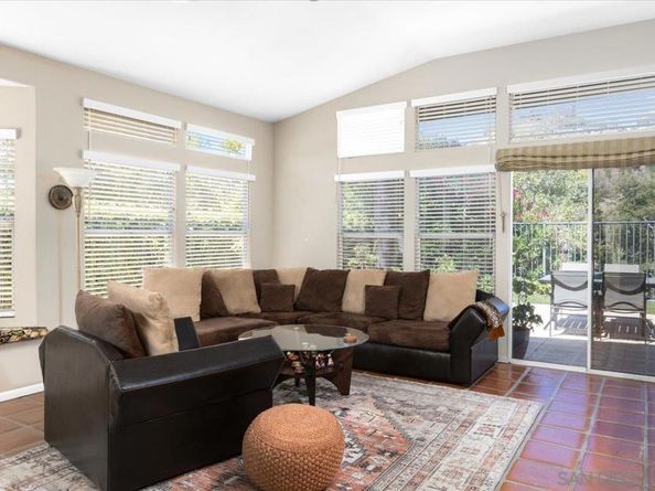 2385 Amber Oak Ln, Escondido CA 92027