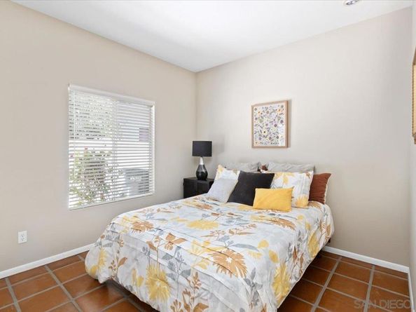 2385 Amber Oak Ln, Escondido CA 92027