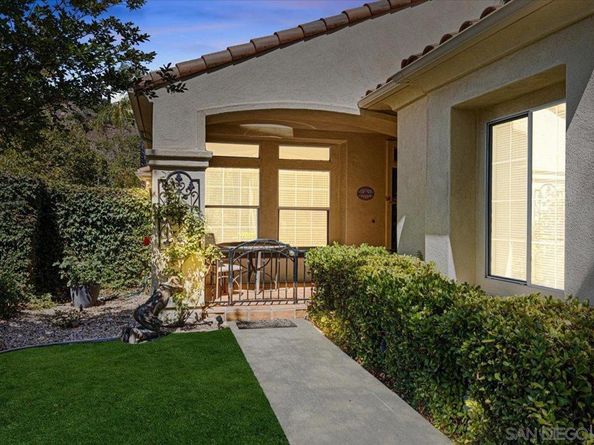 2385 Amber Oak Ln, Escondido CA 92027