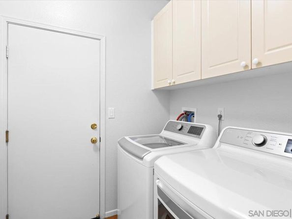 2385 Amber Oak Ln, Escondido CA 92027