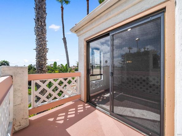 9302 Twin Trails Dr 204, San Diego CA 92129