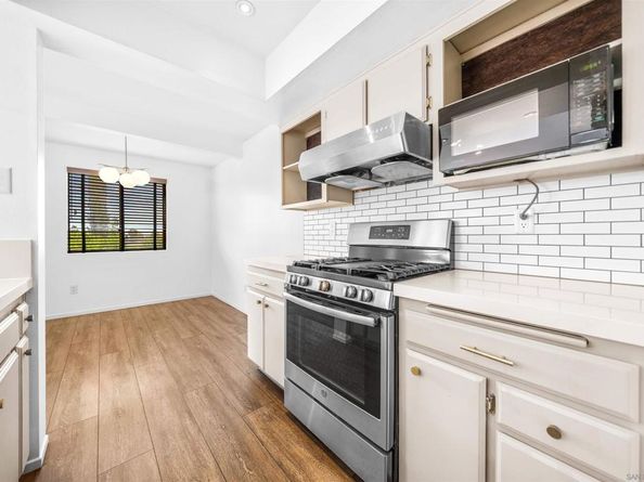 9302 Twin Trails Dr 204, San Diego CA 92129