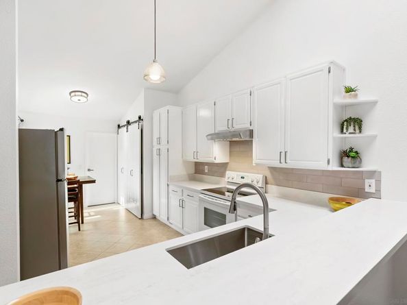 17909 Avenida Alozdra, San Diego CA 92128