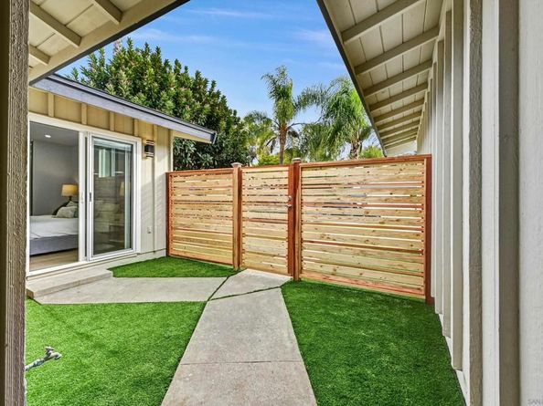 3904 Sherbourne Dr, Oceanside CA 92056