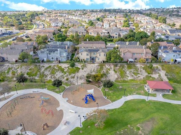 1670 Grasshopper Ln, Chula Vista CA 91915