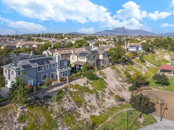 1670 Grasshopper Ln, Chula Vista CA 91915