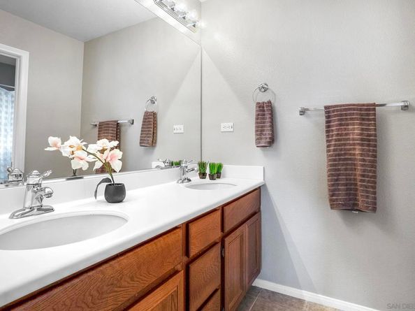 1670 Grasshopper Ln, Chula Vista CA 91915