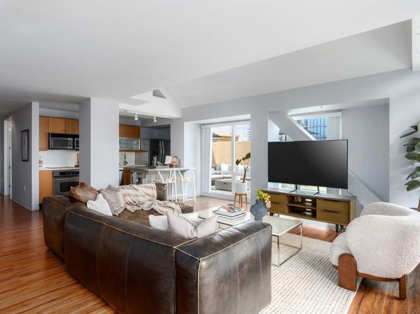 350 W Ash St 1207, San Diego CA 92101