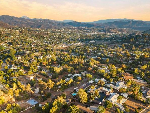 1780 Grove Rd, El Cajon CA 92020