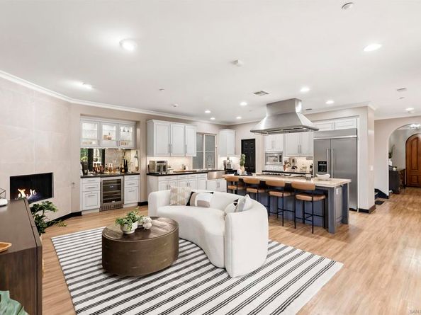 14582 Luna Media, San Diego CA 92127