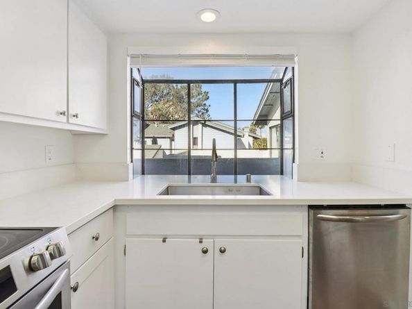 4064 Crystal Dawn Ln 206, San Diego CA 92122