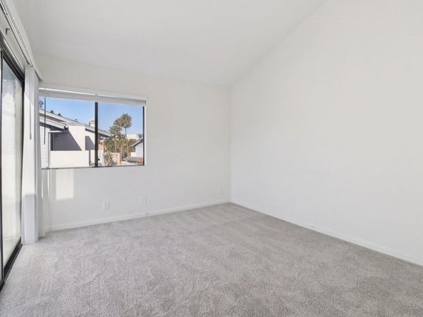 4064 Crystal Dawn Ln 206, San Diego CA 92122