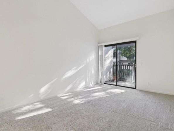 4064 Crystal Dawn Ln 206, San Diego CA 92122