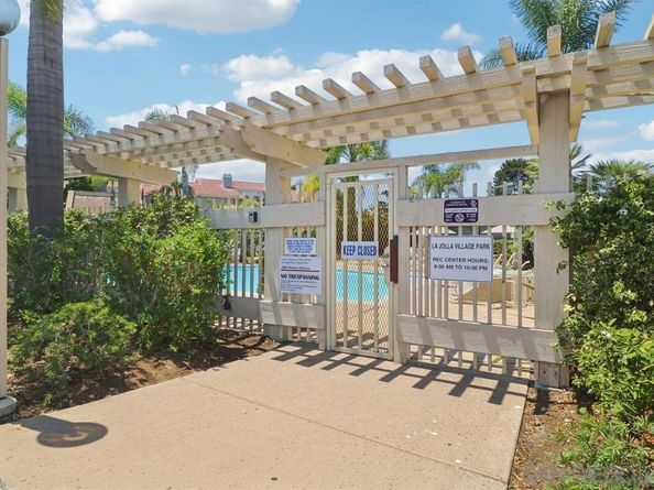 4064 Crystal Dawn 105, San Diego CA 92122