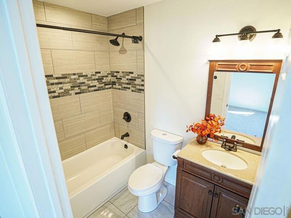 4064 Crystal Dawn 105, San Diego CA 92122