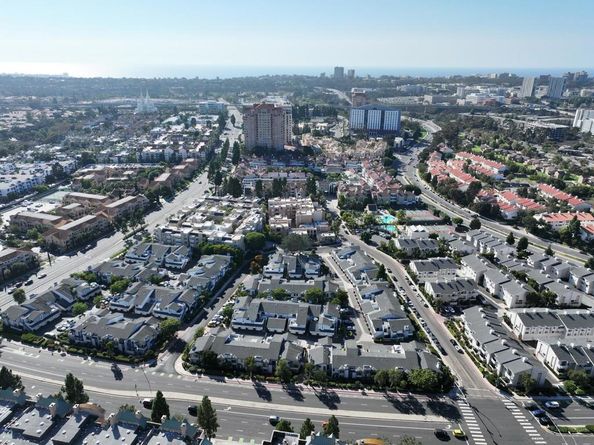 4064 Crystal Dawn 105, San Diego CA 92122