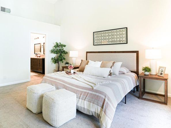 4064 Crystal Dawn 105, San Diego CA 92122