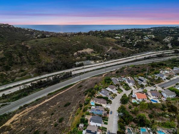 5522 Bloch St, San Diego CA 92122