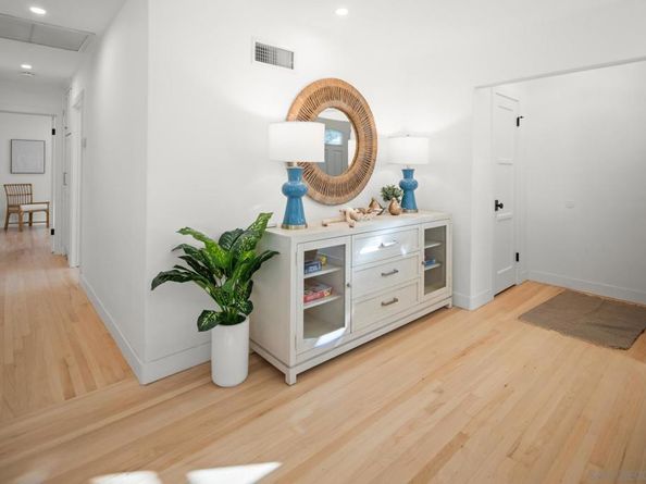 909 1st St, Coronado CA 92118