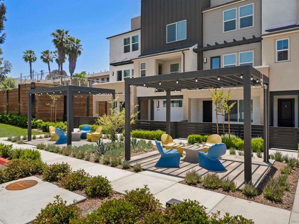 7621 University Avenue 102, La Mesa CA 91942