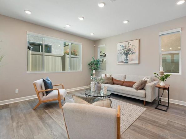 1938 Julie Dawn Pl, Escondido CA 92026