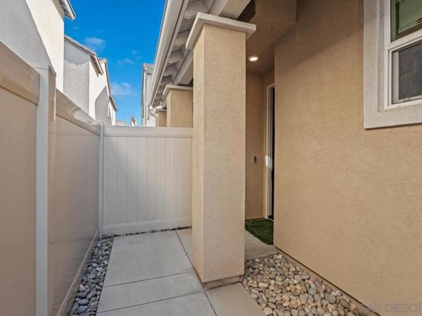 1938 Julie Dawn Pl, Escondido CA 92026