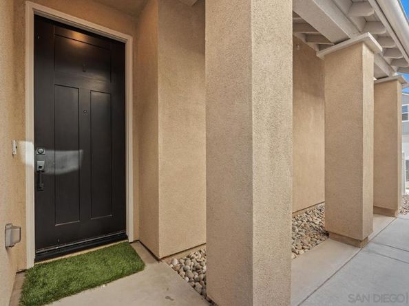 1938 Julie Dawn Pl, Escondido CA 92026