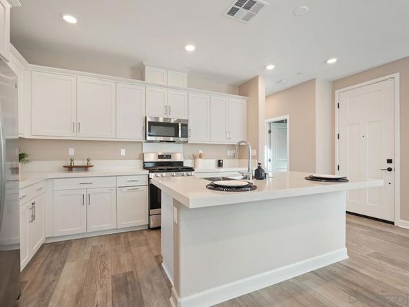 1938 Julie Dawn Pl, Escondido CA 92026