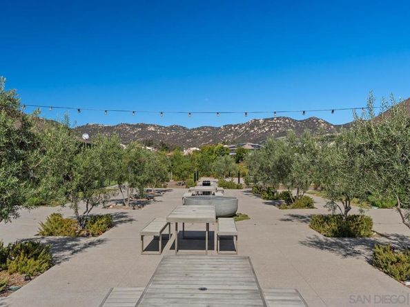 1938 Julie Dawn Pl, Escondido CA 92026