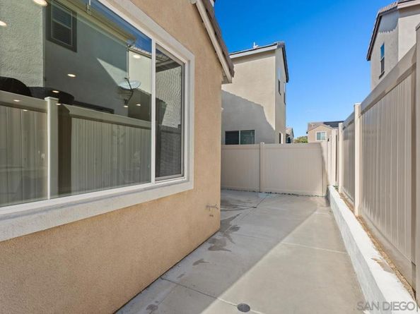 1938 Julie Dawn Pl, Escondido CA 92026