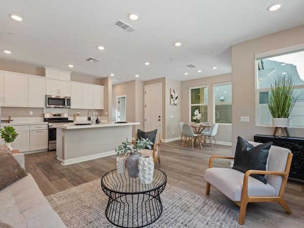 1938 Julie Dawn Pl, Escondido CA 92026