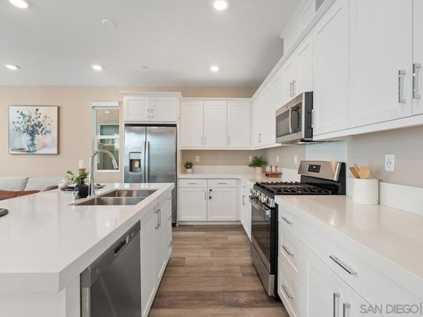 1938 Julie Dawn Pl, Escondido CA 92026