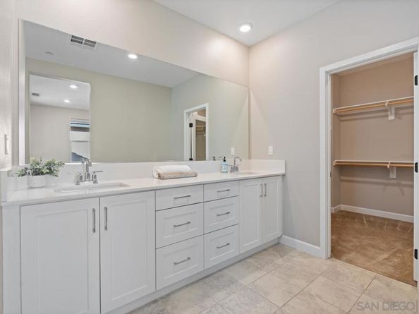 1938 Julie Dawn Pl, Escondido CA 92026