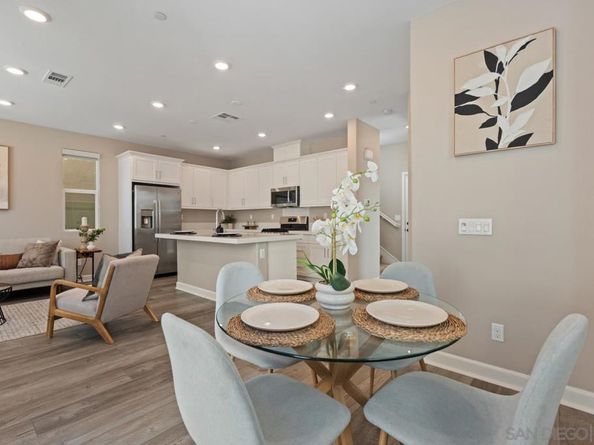 1938 Julie Dawn Pl, Escondido CA 92026