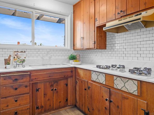 4972 Ensign St, San Diego CA 92117