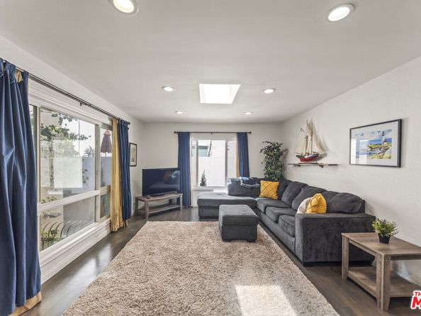 970 Palm Avenue 209, West Hollywood CA 90069