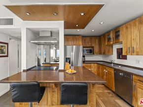 970 Palm Avenue 209, West Hollywood CA 90069